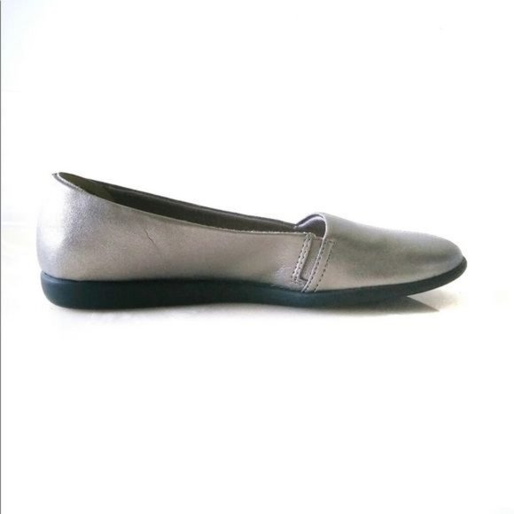 DR. SCHOLL'S TRULY SILVER METALLIC COMFORTABLE CLOSED TOE FLATS WOMENS 8 - Picture 6 of 6